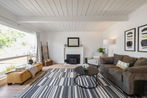 652 Ashbury Ave, Santa Rosa, CA 95404-5213