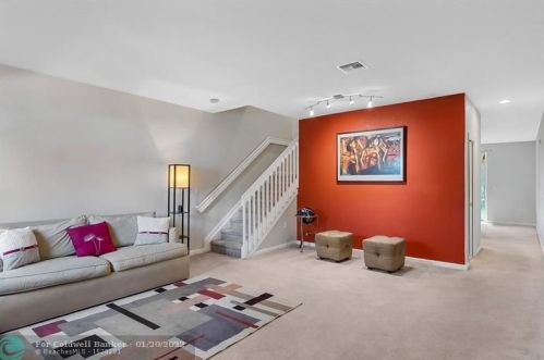 8332 27th St, Hollywood, FL 33025-2974