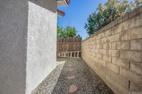 2828 Inyo Cir, Simi Valley CA 93063-2002 exterior