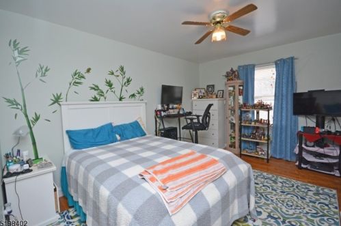 812 Kennedy Blvd, Manville NJ  08835-2148 exterior