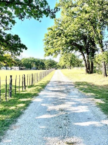3800 Hott Ln, Weatherford, TX 76088-7212