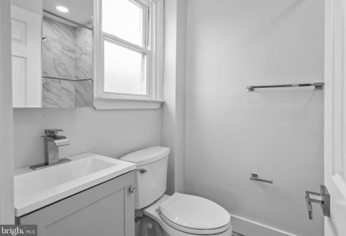 8522 Castor Ave, Philadelphia PA  19152-1208 exterior