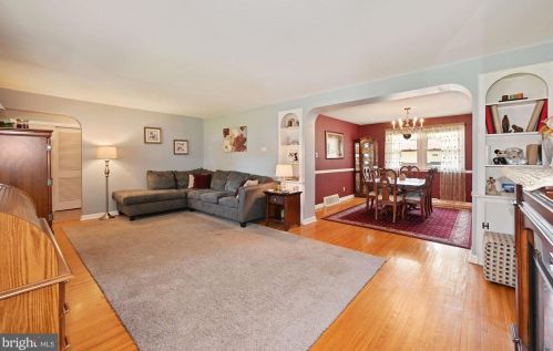 210 Wayne Dr, Riverton NJ  08077-3843 exterior