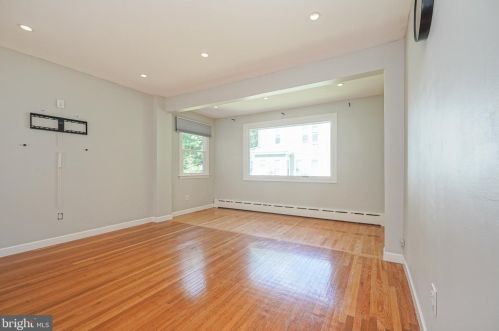 404 Maple Ave, Camden NJ  08109-2021 exterior