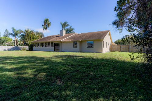 2218 Abcor Rd, Fort Pierce, FL 34952-5661