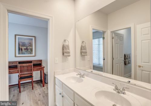 18285 Mullfield Village Ter, Leesburg VA  20176-7466 exterior