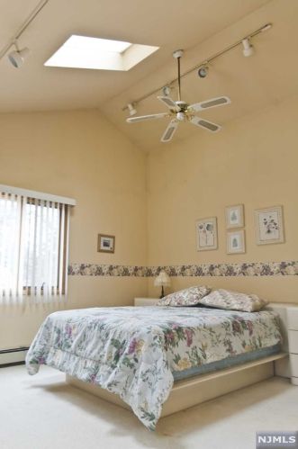 10 Dewey St, Outwater NJ  07026-2710 exterior