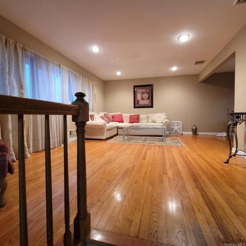 12 Foxwood Ave, Airmont, NY 10901-7645