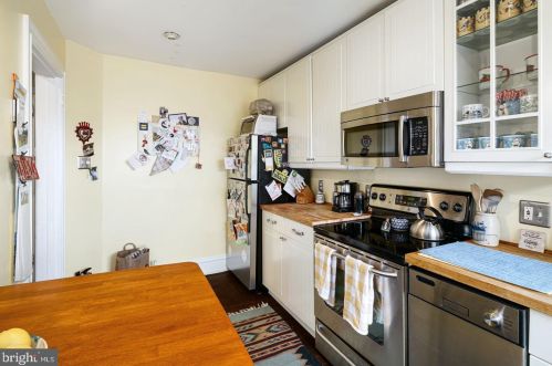 7317 Bryan St, Philadelphia PA 19119-1634 exterior