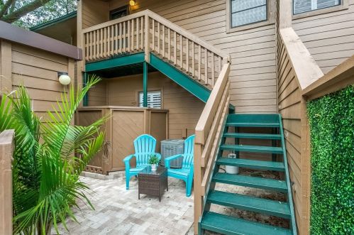 2304 Lennox Rd, Palm Harbor, FL 34683-1539