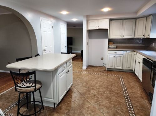 65 Jefferson Dr, Piscataway NJ  08854-5052 exterior