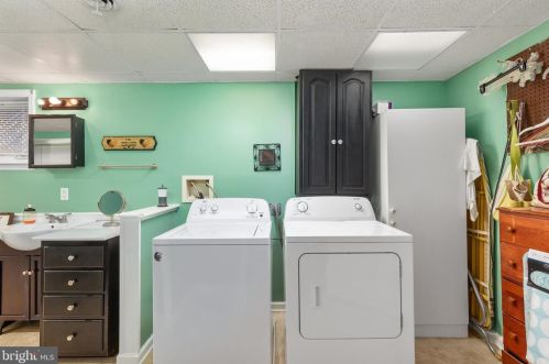 1114 Johnstown Rd, Edinburg VA  22824-2639 exterior