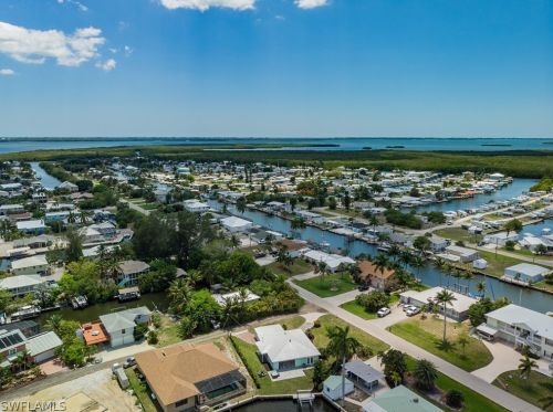 2704 Sanibel Blvd, Saint James City FL  33956-2232 exterior