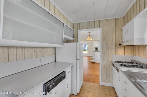 1604 Maplewood Rd, Belmar NJ 07719-3151 exterior