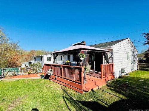 9 Golden Rod Dr, Ansonia, CT 06401-2915