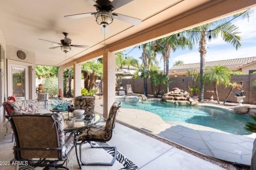 1381 Oxford Ln, Gilbert, AZ 85295-4942
