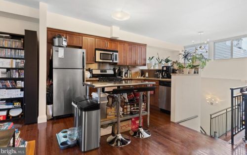 997 6th St, Philadelphia, PA 19123-1405