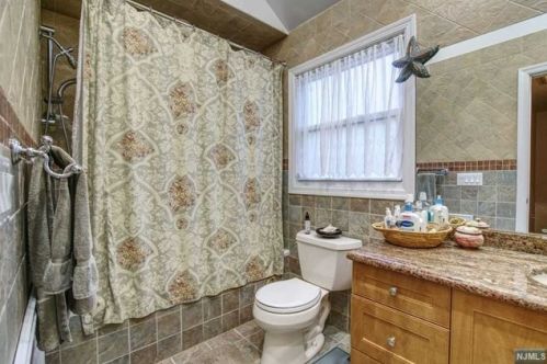 1140 Kensington Rd, Teaneck NJ  07666-2758 exterior