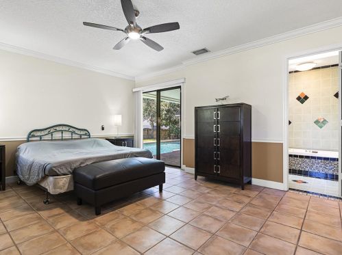 1050 31 Ave, Vero Beach FL 32960-4096 exterior