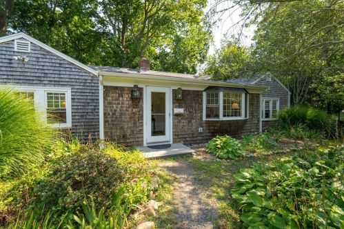 70 Siders Pond Rd, Falmouth, MA 02540-2664