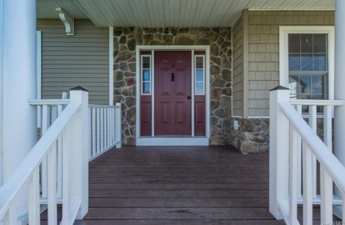 7 Summit Dr, Marlborough, NY 12542-6407