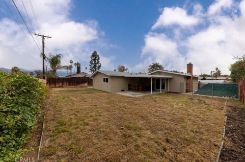 1427 Laramie Ave, Redlands CA  92374-4181 exterior