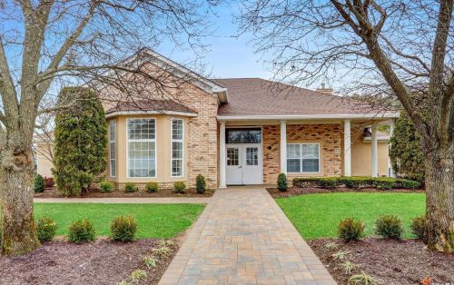 127 Cinnamon Ct, Huntington Station NY  11747-8711 exterior