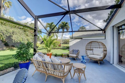11652 Castellon Ct, Boynton Beach FL  33437-4085 exterior