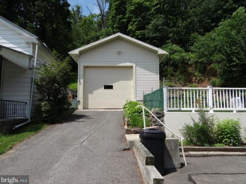 27 Eaton St, Schuylkill Haven PA  17972-1022 exterior