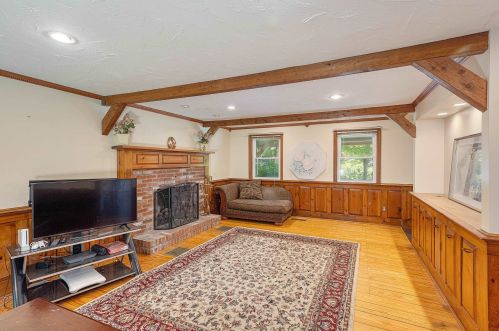 12 Happy Ave, Derry NH  03038-5419 exterior