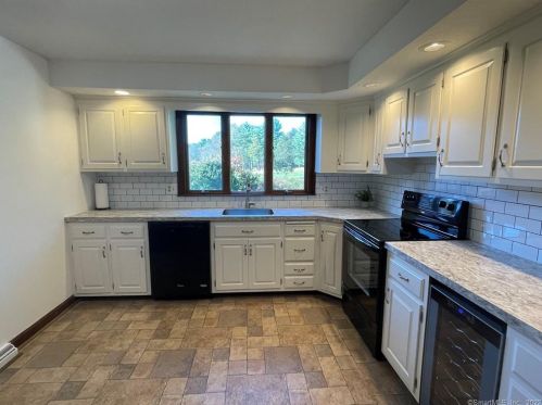 58 Quail Hollow Dr, Southington CT  06489-1616 exterior