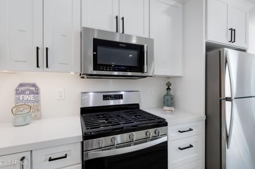 1121 11th St, Phoenix AZ 85006-2744 exterior