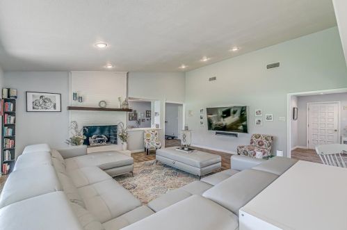 733 Putter Dr, Fort Worth, TX 76112-1039