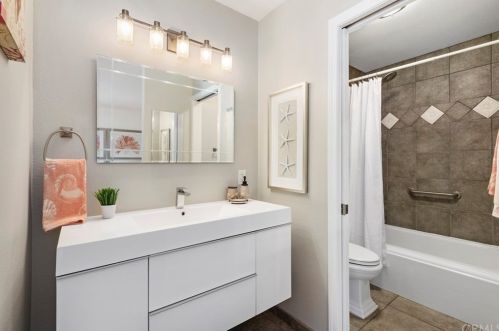 309 Regatta Way, Seal Beach CA  90740-5985 exterior