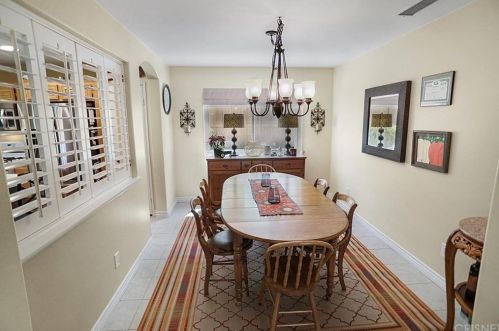 26610 Cardinal Dr, Santa Clarita, CA 91387-6319