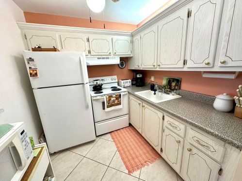 3 Berkshire A, West Palm Beach FL  33417-2151 exterior