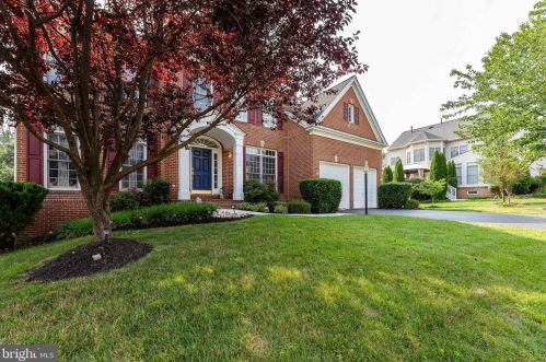 4793 Charter Ct, Woodbridge, VA 22192-5532