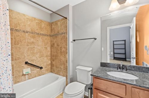 32 Black Forest Ln, Lovettsville VA  20180-8506 exterior