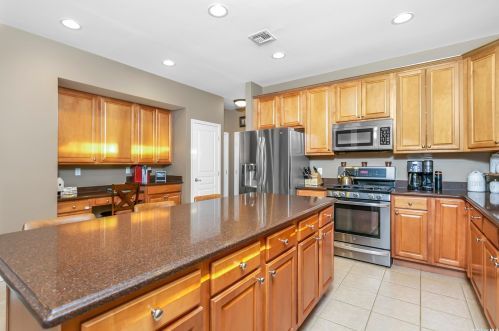 19 Pinehurst Dr, Mount Sinai NY  11766-3421 exterior