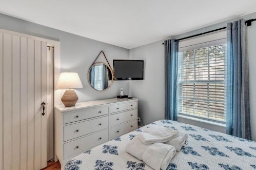 36 Brant Rock Rd, Mashpee MA 02649-4761 exterior