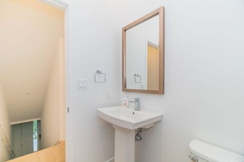 241 Elm Ave, Long Beach CA 90807-3403 exterior