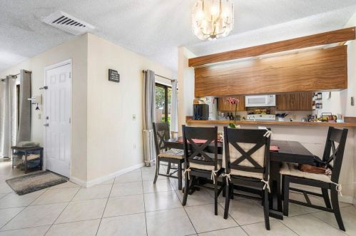 3228 32 Way, West Palm Beach FL  33407-6747 exterior