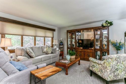 6 Lilac Ln, Garnerville, NY 10923-1009