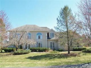5296 Creekview Dr, Orefield, PA 18069-2270