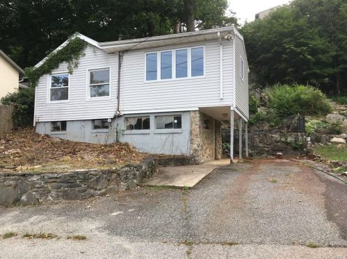15 Rocky Trl, Greenwood Lake, NY 10925-4240
