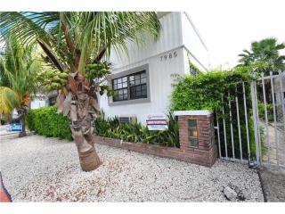 7985 Crespi Blvd, Miami FL  33141-1806 exterior