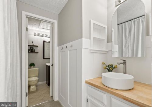 1937 Belmont Ridge Ct, Herndon VA  20191-5446 exterior