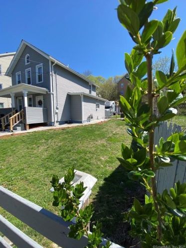101 Oak St, Waterbury, CT 06704-4130