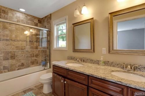 1663 River Rd, Teaneck NJ  07666-2259 exterior