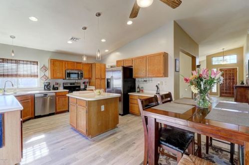 3936 Questa Dr, Glendale, AZ 85310-3253